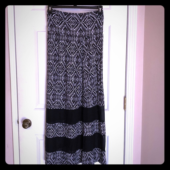 Espresso Dresses & Skirts - ESPRESSO Black & White Design Maxi Skirt